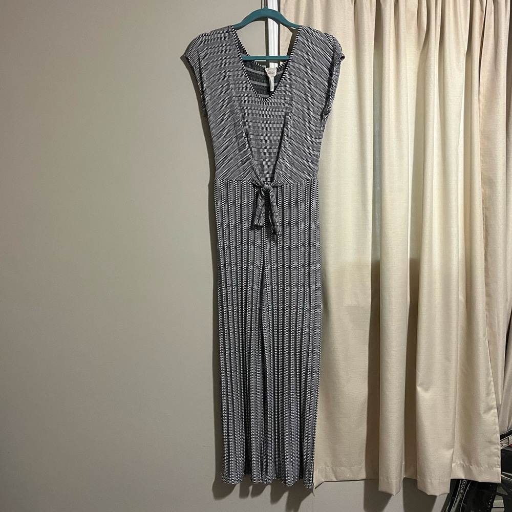 CAUTION TO THE WIND Jumpsuit V Neck Short Sleeve Grey Size medium